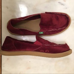 WOMENS SANUK Rumba Red Donna Velvet Slip on shoes